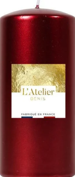 Bougie cylindrique coloris rouge métal L’Atelier Denis – Ø 6,8 x H 14,5 cm