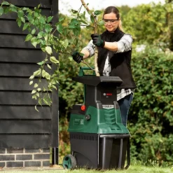 Broyeur filaire électrique coloris vert AXT 25 TC Bosch® - 2500 W
