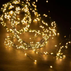 Chute lumineuse pour sapin de Noël micro LED blanc chaud effet flash fil vert – 1,8 m