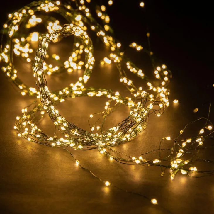 Chute lumineuse pour sapin de Noël micro LED blanc chaud effet flash fil vert – 1,8 m