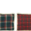 Coussin à carreaux rouges et verts en polyester avec bordures fourrure écrue - 45 x 45 x 2,5 cm