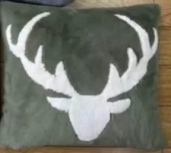 Coussin vert kaki en polyester avec tête de cerf blanche Luxe - 50 x 50 cm