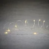 Guirlande 10 micro-LED blanc chaud sur câble argent à piles - 1 m