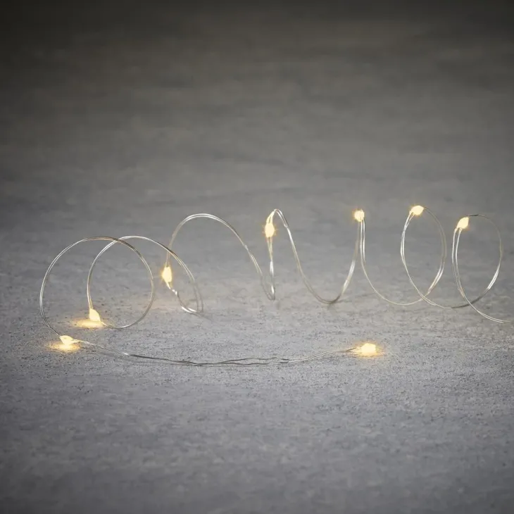 Guirlande 10 micro-LED blanc chaud sur câble argent à piles - 1 m