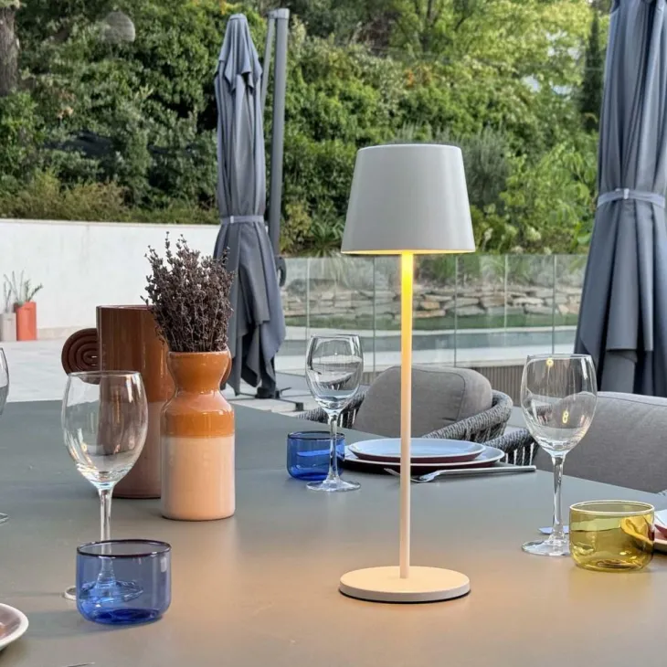 Lampe de table touch sans fil en aluminium blanc Kelly White - Ø 10 x H 38 cm