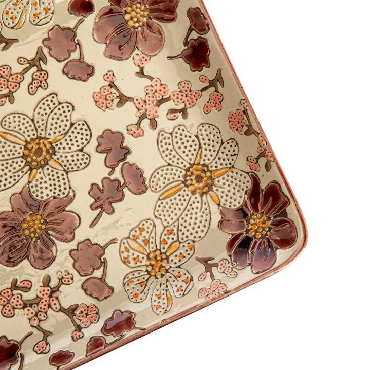 Plat à cake en grès beige à fleur pourpre Kiyo - 36 x 16 cm