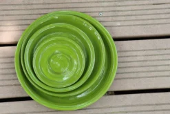 Soucoupe en terre cuite émaillée vert Forêt Les Poteries d’Albi - Ø 41 cm