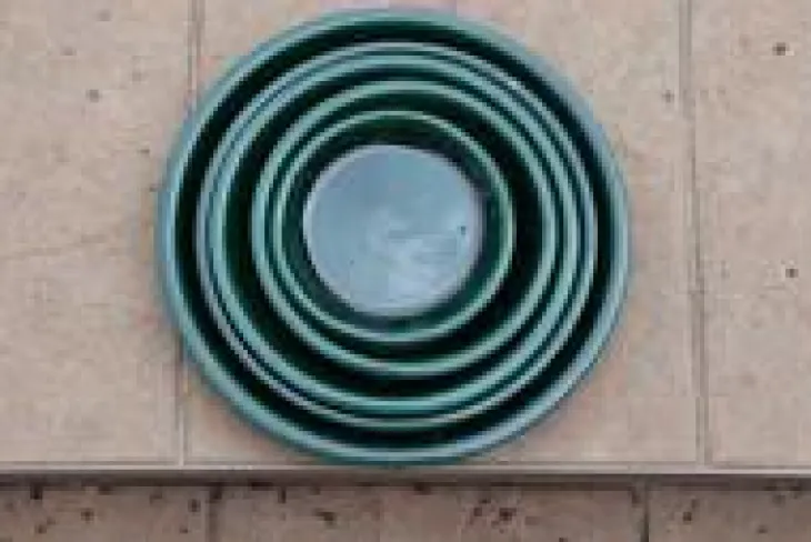Soucoupe en terre émaillée vert Jade Les Poteries d’Albi - Ø 41 cm
