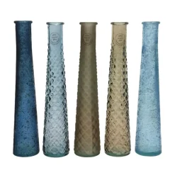 Vase en verre recyclé avec un relief gaufré – Ø 7 x 32 cm (produit vendu à l'unité, livré aléatoirement parmi cinq modèles)
